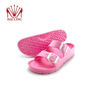 Sandalias ligeras de EVA con dos correas, suela antideslizante, hebillas ajustables y plantilla acolchada flexible para el hogar. - Product Image 3