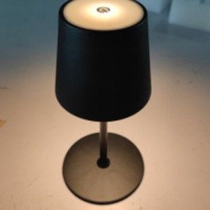 Lampe de table décorative, abat-jour cylindrique noir, alimentée par batterie, design minimaliste, petite taille - Product Image 3