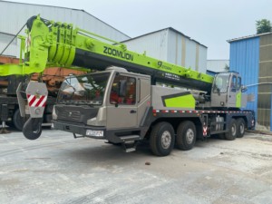 Used Zoomlion ZTC500 Hydraulic Mobile Truck <b>Crane</b> 50 Ton – Motor Gearbox Pump, 60m Lifting Height for Sale - Product Image 4