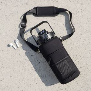 Bouteille d'eau de sport réutilisable écologique de grande capacité en plastique sans BPA 2L - Product Image 1