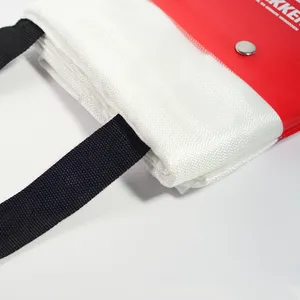 आपातकालीन सुरक्षा ग्लास फाइबर एंटी फायर हीट प्रतिरोधी आपातकालीन फायर कंबल रोल अग्निशमन के लिए 1m*1m पीवीसी सॉफ्ट बैग