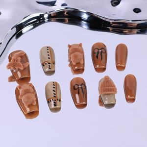 Faux ongles en acrylique en gros, forme cercueil, couvrance totale, pré-dessinés, dégradé rose, avec strass, pointes courtes - Product Image 2