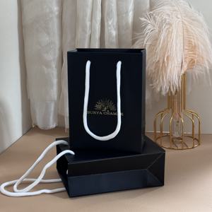 Bolsas de Cartón Kraft de Lujo al por Mayor con Materiales Reciclados, Impresión UV, Asas de Cinta con Estampado Dorado para Uso Comercial y de Compras - Product Image 4