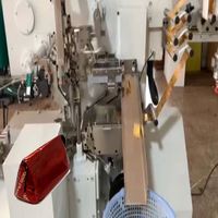 Machine d'emballage triangulaire de feuilles de chocolat monobloc avec distribution de colle, haute efficacité, entièrement automatique, conçue sur mesure