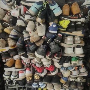 <span class=keywords><strong>Lot</strong></span> en Gros de Chaussures Enfants Seconde Main : Baskets, Sandales, Chaussures Scolaires et de Sport - Product Image 6