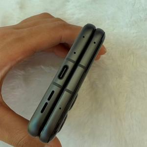 Smartphone Originale per Motorola Razr 50 5G US 8G LTE/GSM Batteria da 4.200 mAh Schermo da 6,9 Pollici Telefono Cellulare Ricondizionato Ufficiale - Product Image 4