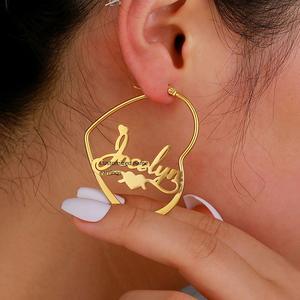 Venta caliente pendiente <span class=keywords><strong>de</strong></span> aro <span class=keywords><strong>de</strong></span> acero inoxidable nombre personalizado pendiente Aro para regalo <span class=keywords><strong>de</strong></span> joyería tamaño 30MM a 100MM - Product Image 1