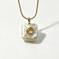 Collier pendentif carré en nacre avec accent CZ, chaîne serpent plaquée or 18 carats pour femme, vente en gros SEKIM JEWELRY N2C1097