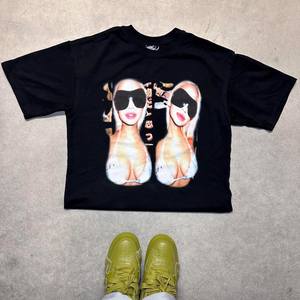 T-shirt Oversize Unisex Twin N Em Glow Graphic Boxy Stile Streetwear Y2K a Maniche Corte Girocollo in Jersey 100% Cotone - Product Image 3