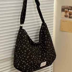 กระเป๋าผ้าใบกันน้ำลายลูกกวาดลายวรรณกรรมใหม่ ขายส่ง พร้อมซิปปิด สะพายไหล่ จุของได้เยอะ สะพายข้างแบบโซ่ - Product Image 5