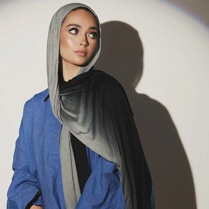 2025 OEM Hot Bán Cao Cấp Jersey Thoáng Khí Đơn Sắc Gradient Cho Hồi Giáo Hai Mặt In Jersey Hijab - Product Image 1