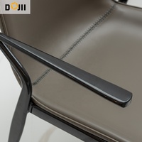 Chaise de Salle à Manger Italienne Verte avec Pieds Noirs, Grande Chaise de Repas Familiale, Fauteuil de Restaurant Décoratif avec Dossier pour Vente