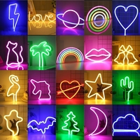 Enseigne lumineuse LED personnalisée en forme de tête de lion effectuant la danse du lion chinoise avec un bâton dans la bouche