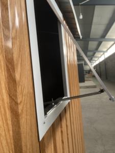 מחסן אחסון נייד חזק ועמיד למים בגודל 6*5 רגל, בצבע, עם חלון, עשוי מתכת, לאחסון חיצוני בגינה או בחצר. - Product Image 6