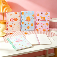 Carnet à spirale souple A5 147mm*212mm 80GSM 70 feuilles lignées Motif Gingham Ours Miel Couverture PP 4 designs 168 pièces/carton Vente en gros