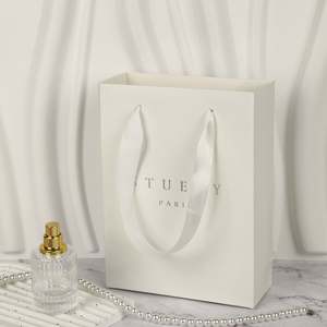 Bolsas de Papel de Alta Calidad con Asas de Cinta Personalizadas para Boutique, Bolsas de Papel para Empaque de Regalos y Compras - Product Image 1