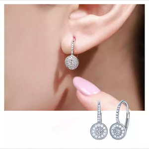 Pendientes de Aro Dorados E4685 para Mujer, con Diamantes Redondos de Corte Brillante, Joyería Fina Clásica para Boda, Chapados en Oro, Forma de Bola - Product Image 1