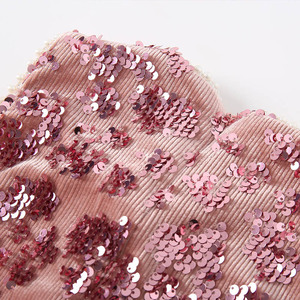 Vestito Invernale Caldo e Spesso per Bambine con Fiocco Decorativo e Paillettes Scintillanti, Outfit Comodo per Feste e Celebrazioni Festive - Product Image 6