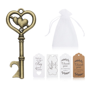 Porte-clés décapsuleur à double tranchant en alliage de zinc 7,5x3, breloque ouvre-bouteille pour cadeaux de mariage - Product Image 3