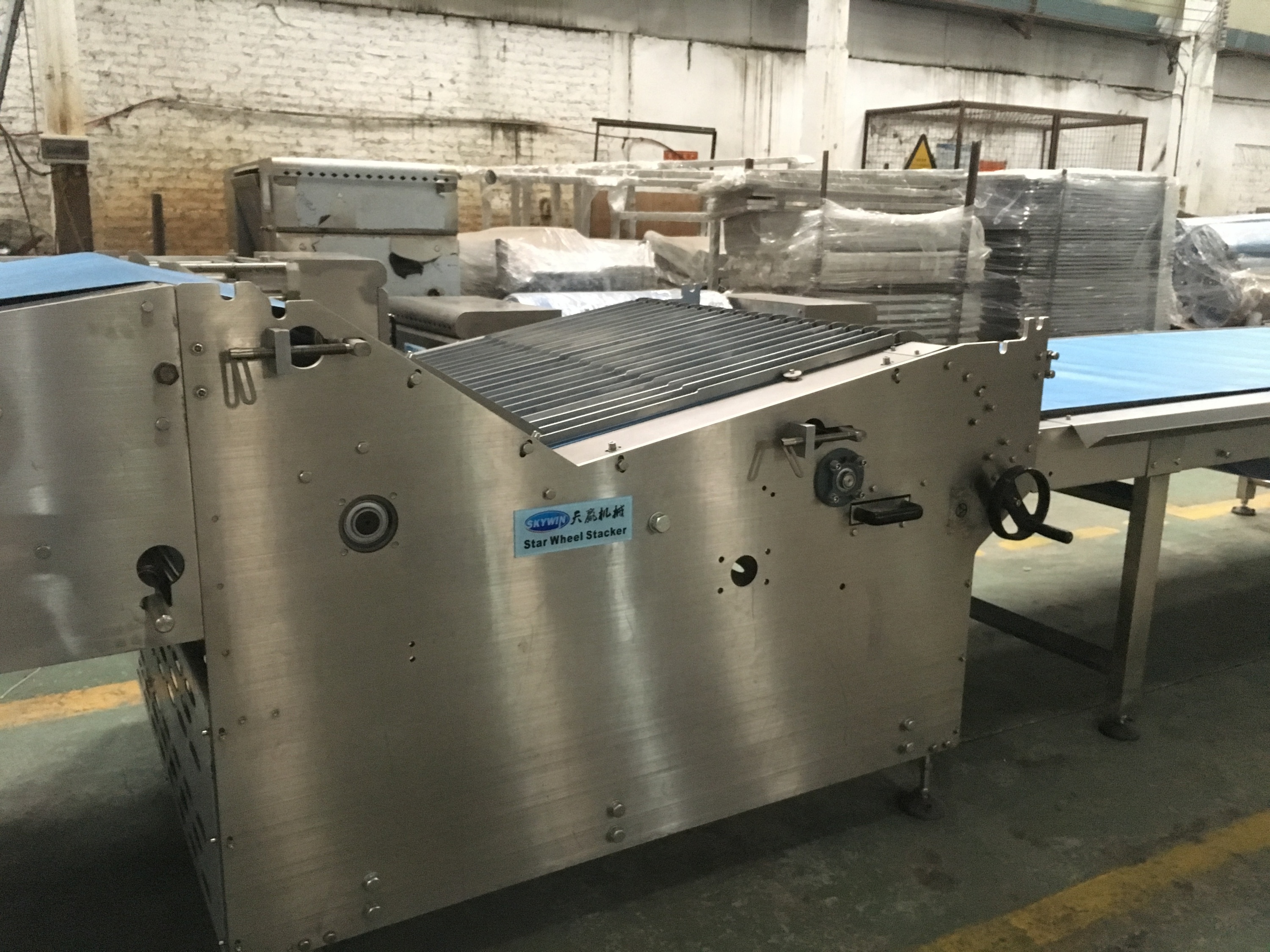 Skywin Gerbeurs Biscuits Machine Automatique Étoile Roue Empileur Cookie Machine D'empilage