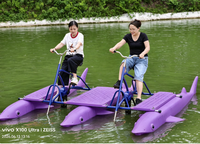 Vélo aquatique flottant en plastique pour deux passagers, idéal pour les jeux en plein air, à vendre