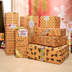 Papier cadeau rétro en papier kraft, série noire simple face avec lignes, cœurs, dinosaures pour les loisirs créatifs des fêtes - Product Image 1
