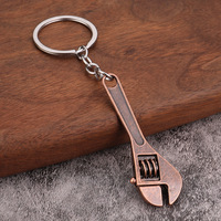 Porte-clés miniature en alliage de zinc, simulation de clé à molette, tournevis et marteau - Pendentif créatif minimaliste moderne pour voiture, cadeau