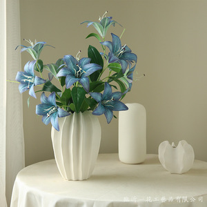 Arte Floral Yihua, Flores de Lirio Artificiales de Seda Azul, Decoración para el Hogar, Arreglo de Mesa, Estilo Moderno y Simple - Product Image 1