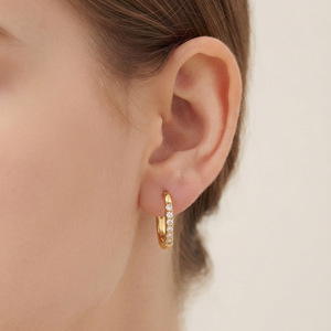 Boucles d'oreilles créoles plaquées or avec zircon serti clos pour femme, bijoux de fête EKA-242 - Product Image 1