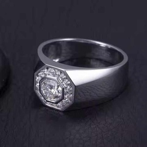 Bague en diamant moissanite au design unique pour femmes, collection de bijoux élégants pour mariage et soirée, disponible au prix de gros - Product Image 1