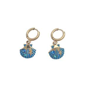Boucles d'oreilles pendantes tendance en acier inoxydable 316L plaqué or PVD, motif coquillage bleu avec étoile de mer et cristaux - Product Image 1