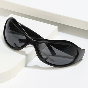 2025 Dropshipping Y2K Cool <strong>Design</strong> Men Punk New <strong>Fashion</strong> Sunglasses Retro Women Ins Brand <strong>Design</strong> Shade Sun <strong>Glasses</strong> for <strong>Party</strong> - Product Image 2