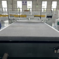 Machine de découpe CNC Utools 1625 pour tapis de sol de voiture en caoutchouc, mousse EVA, fibre de carbone avec haute précision