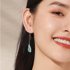 ต่างหูหยกธรรมชาติสีน้ำเงินใส ประดับเงินแท้ S925 พร้อมใบรับรอง D206 - Product Image 4