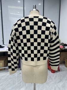 <span class=keywords><strong>Cardigan</strong></span> in cotone a maniche lunghe da donna con stampa a blocchi e a scacchi in bianco e <span class=keywords><strong>nero</strong></span> tessuto lavorato a maglia ricamato - Product Image 4