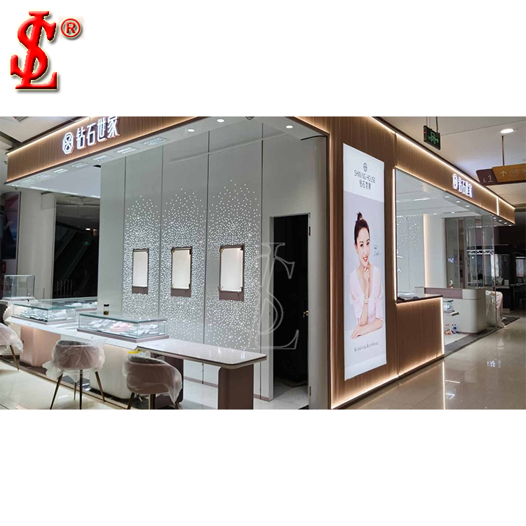 Pandora Showcases Elegant Jewelry Display Solutions