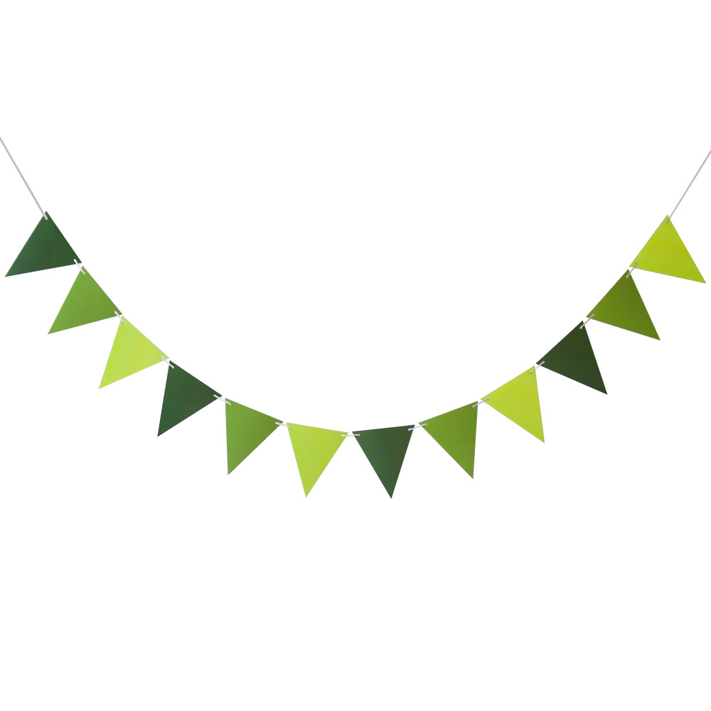 Drapeaux triangulaires vert foncé et vert clair