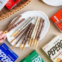 Barra de Galleta Crujiente Recubierta de Chocolate con Almendras, Snack Dulce, Delicias para Compartir en Fiestas, Postre Divertido