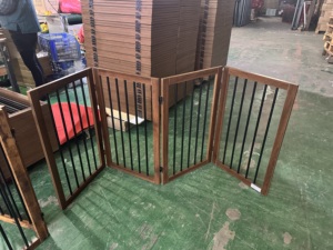 Fabbrica all'ingrosso di legno pet cancelli grande cane playpen barriera <span class=keywords><strong>per</strong></span> <span class=keywords><strong>cani</strong></span> 4 pannelli box <span class=keywords><strong>per</strong></span> <span class=keywords><strong>cani</strong></span> - Product Image 2