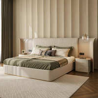 Lit double en cuir véritable de luxe italien, grand lit king size avec dossier large et rembourrage doux pour chambre à coucher