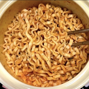 Ramen Instantáneo con Sabor a Pollo Picante Cremoso - Fideos Fritos Coreanos <span class=keywords><strong>Buldak</strong></span> con Harina de Trigo para Comidas Picantes y Sabrosas - Product Image 4