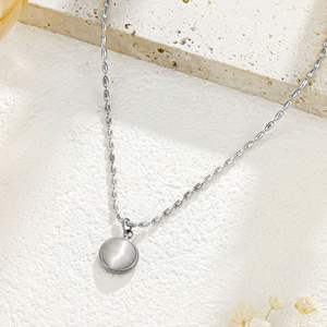 Collar con Colgante de Ópalo Circular de Alta Gama ZGBROTHERS, Acero Inoxidable Chapado en Oro, Joyería Ligera de Lujo para Mujer - Product Image 3