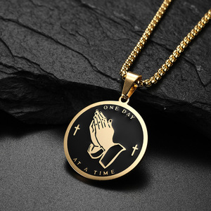 Collier en acier inoxydable avec pendentif mains en prière « Un jour à la fois », bijoux hip-hop unisexe, cadeau, chaîne à breloque ronde - Product Image 3