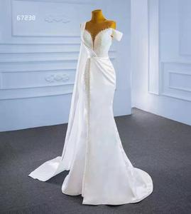 Abito <span class=keywords><strong>da</strong></span> <span class=keywords><strong>Sposa</strong></span> Sexy Monospalla con Design Speciale, Stile Sirena in Raso con Perle e Scollo a V - Product Image 2