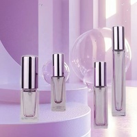 Atomiseur de parfum portable rechargeable personnalisé SLB 8ml 10ml, flacon vide en verre transparent avec collier métallique et écran, idéal pour les voyages