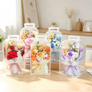Innovador Ramo de Flores Inmortales Tejidas a Mano con Lana, Rosas y Tulipanes para el Día de San Valentín Qixi 2026 - Product Image 1
