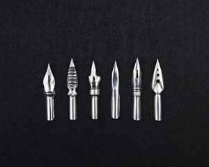 Stylo <span class=keywords><strong>plume</strong></span> <span class=keywords><strong>plume</strong></span> de <span class=keywords><strong>calligraphie</strong></span> Speedball vintage Flexible comique Manga G modèle dessins animés dessin Chrome <span class=keywords><strong>plume</strong></span> trempée - Product Image 1