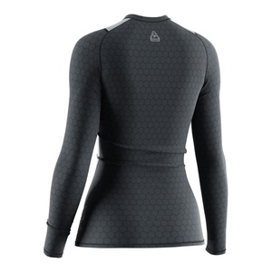 Conjunto Deportivo Premium para Mujer MMA, Corte Ajustado con Costuras Planas Personalizadas, Rashguard y Pantalones Cortos Transpirables de Doble Capa - Product Image 4