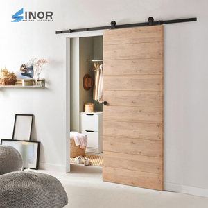Porte de grange en bois massif de haute qualité au design chic et rustique, adaptée à divers styles de maison, avec fonction d'isolation phonique pour l'intérieur - Product Image 2