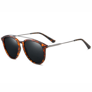 Nouveauté Lunettes de soleil polarisées TR90 de haute qualité Lunettes de soleil personnalisées Lunettes de soleil de luxe pour femmes Lunettes de soleil pour hommes 2022 - Product Image 3